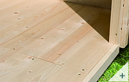 Sauna finlandese da esterno Ivana - Particolare pavimento in legno massello con scanalature a incastro